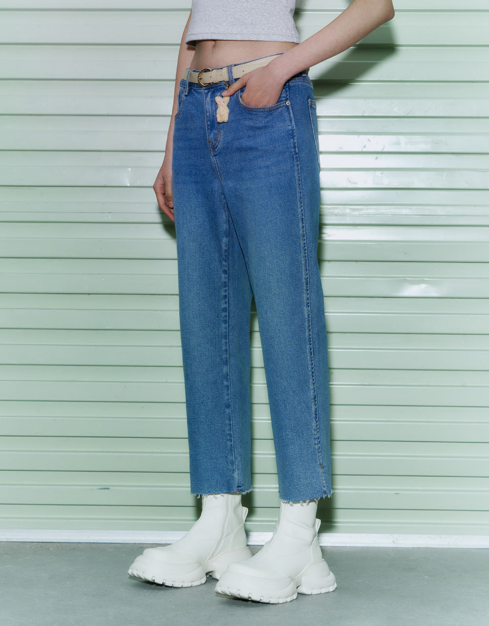 Mid-Waist Cropped Jeans