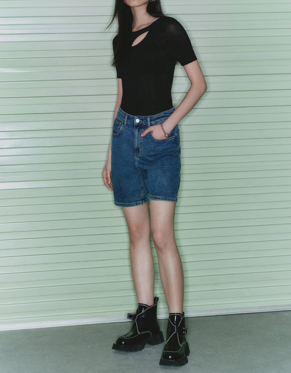 Cut-Out Rib Knitted T-Shirt