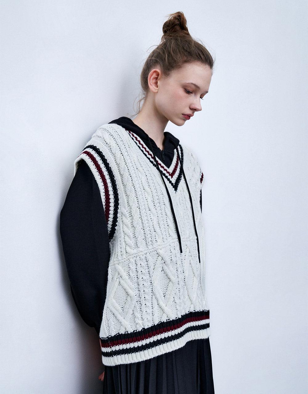 Contrast Trim Sweater Vest